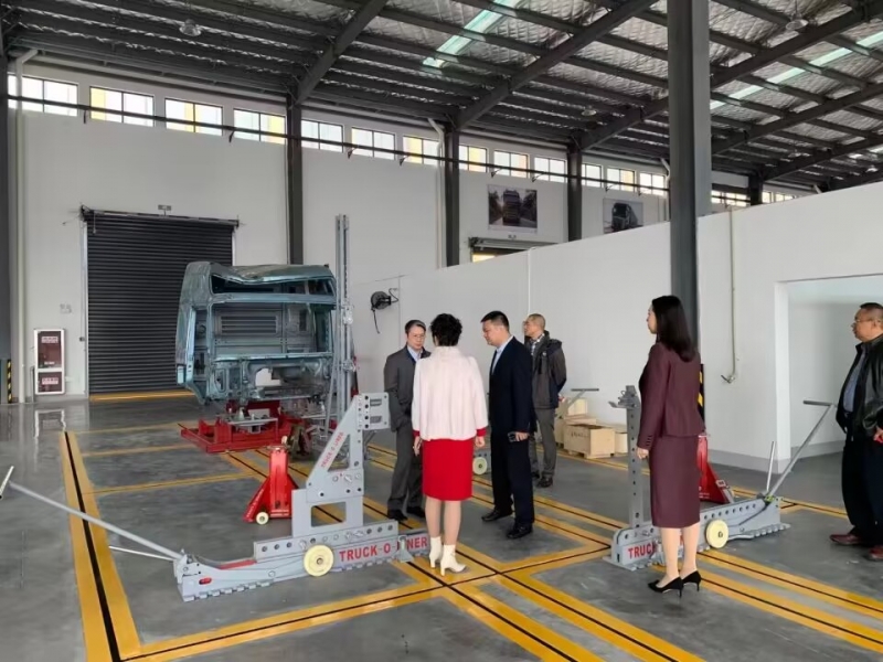 TRUCK-O-LINER Straightening System in VOLVO Body Shop